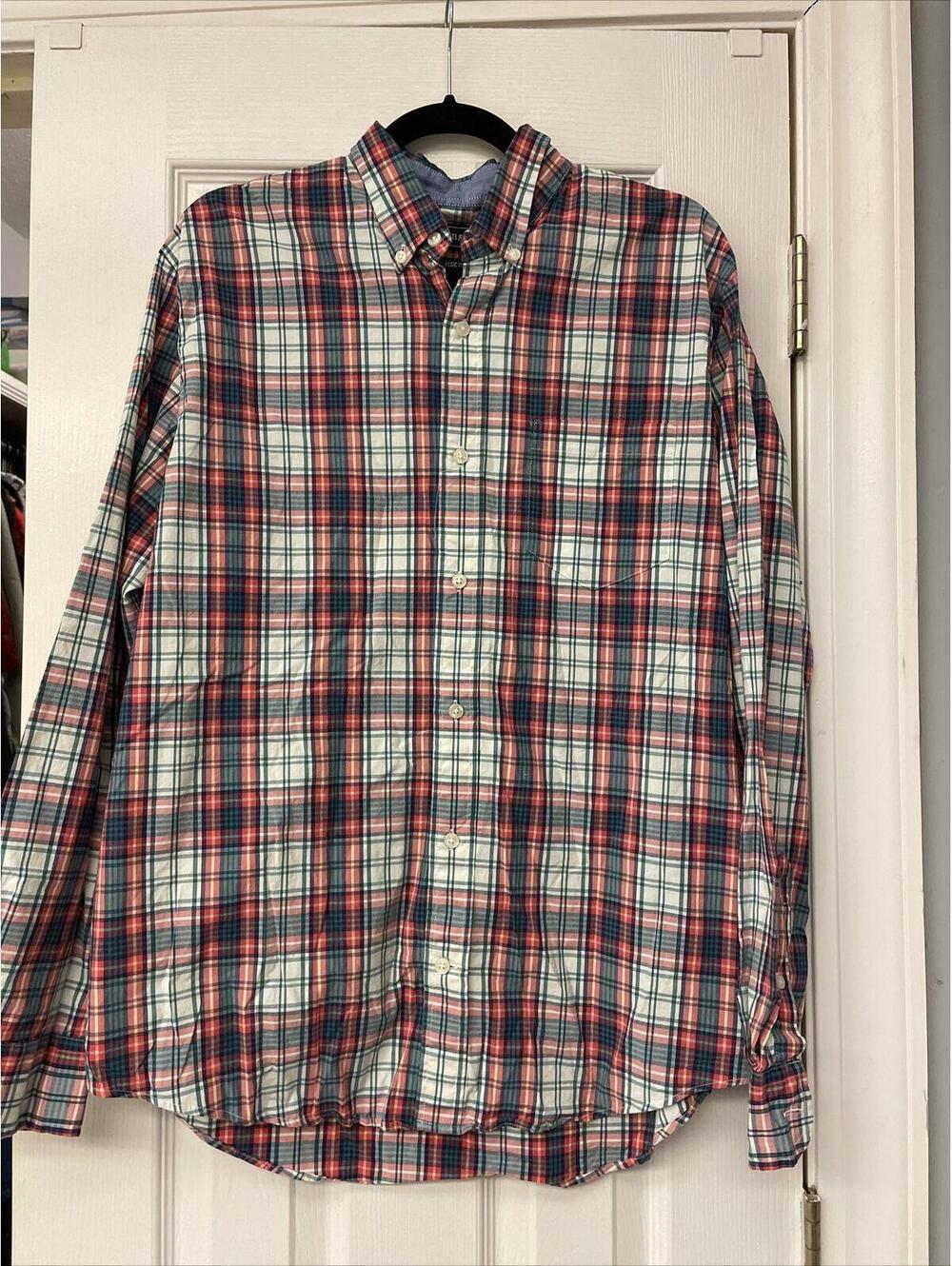 Crown & Ivy Red & Green Plaid Men’s Button Down Casual Shirt. Size M.